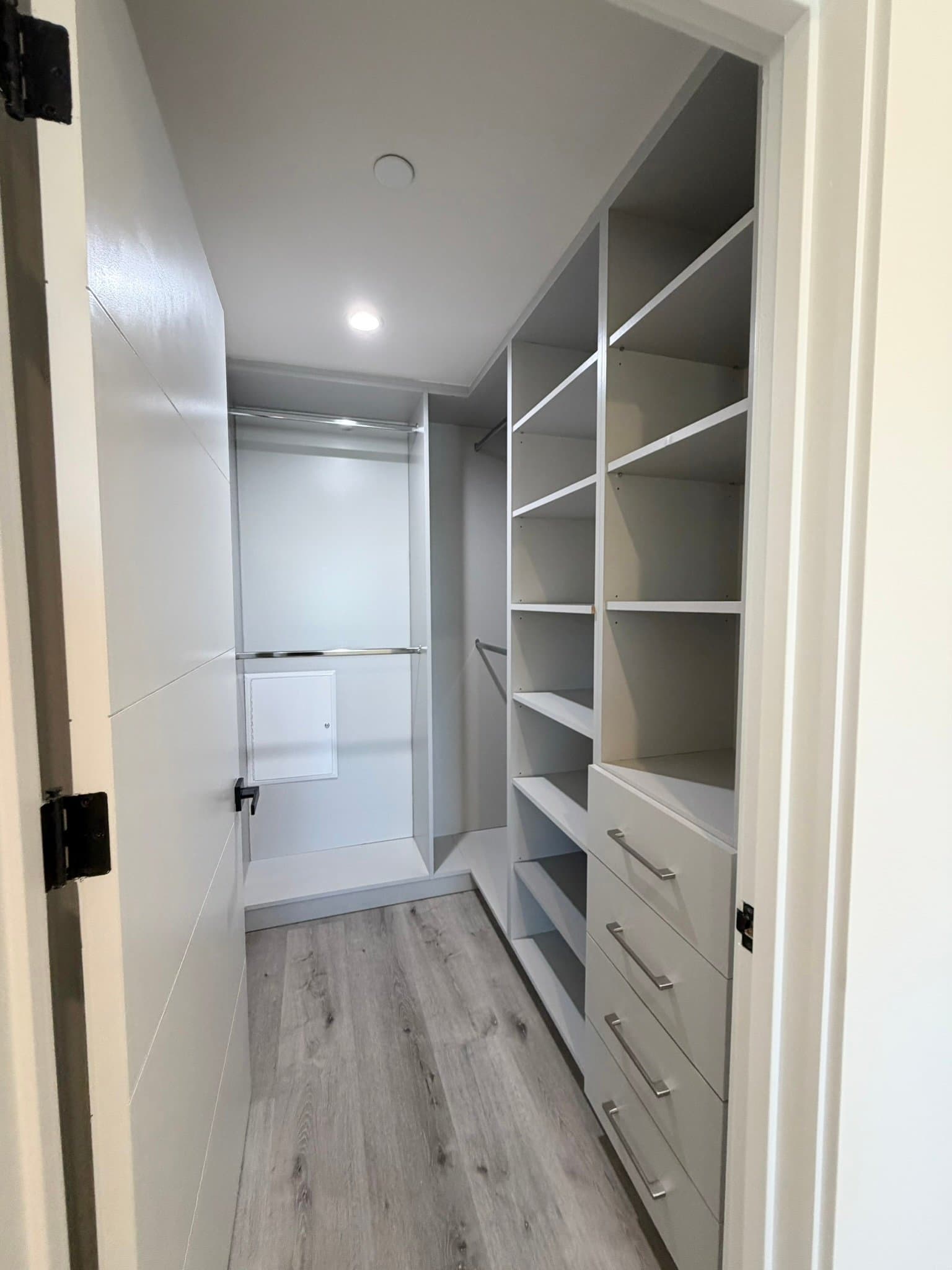 Valley Village Apartment: 5923 Laurel Canyon Blvd.