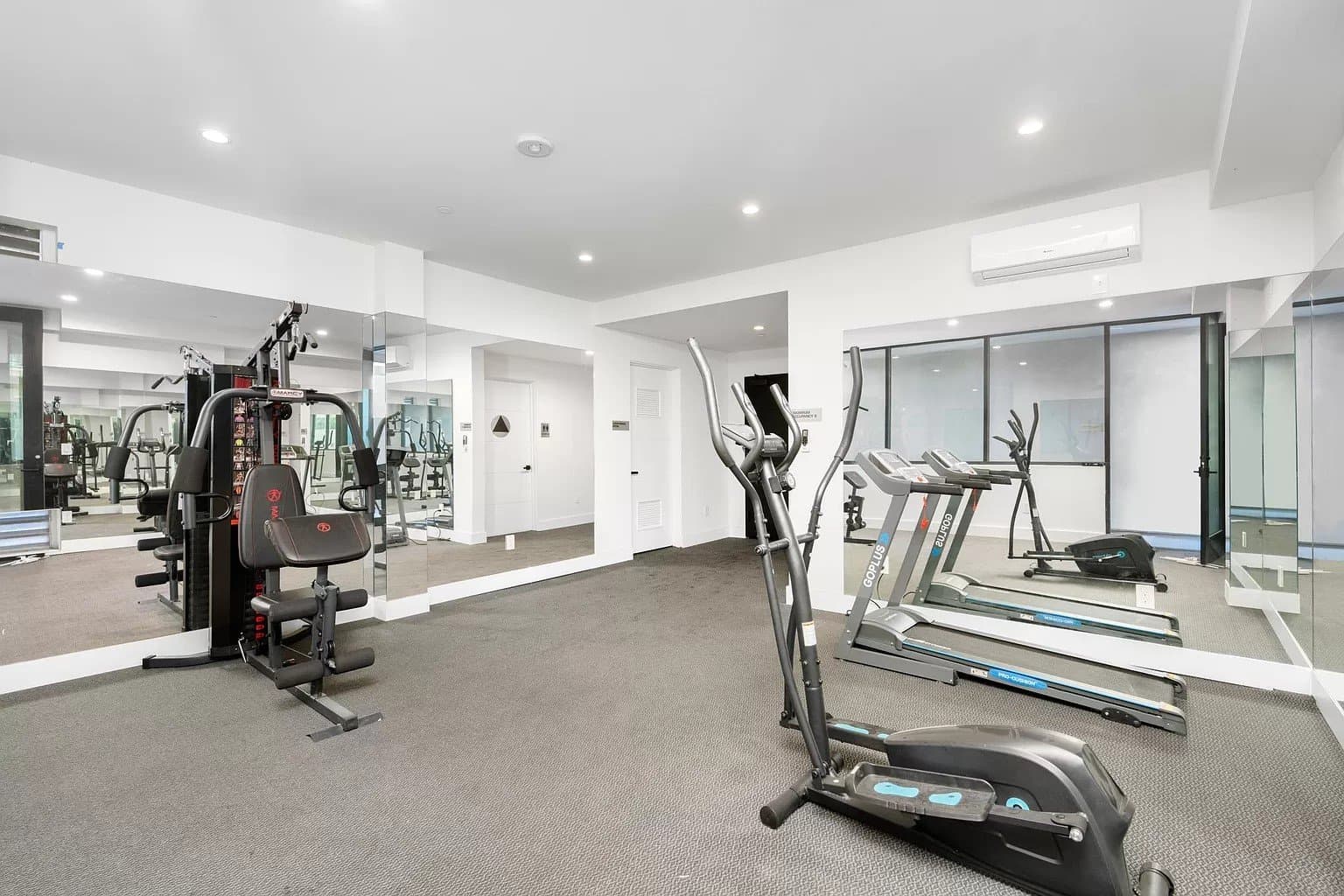 Valley Village Apartment: 5923 Laurel Canyon Blvd.