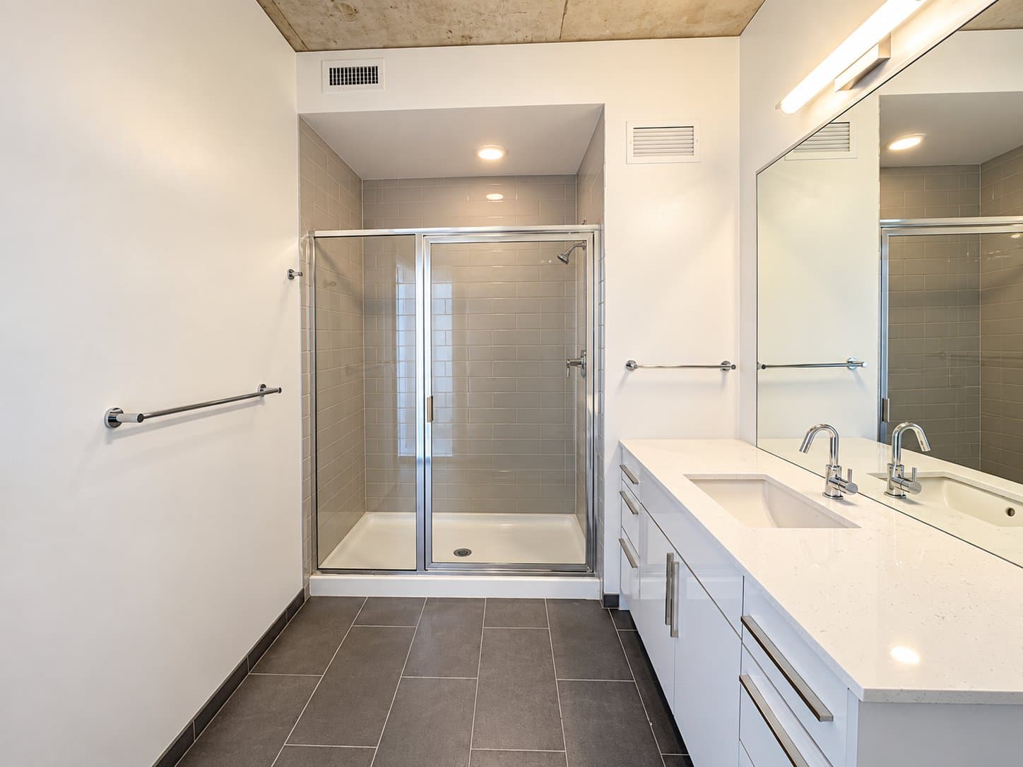 Chicago Condo: 222 W Illinois