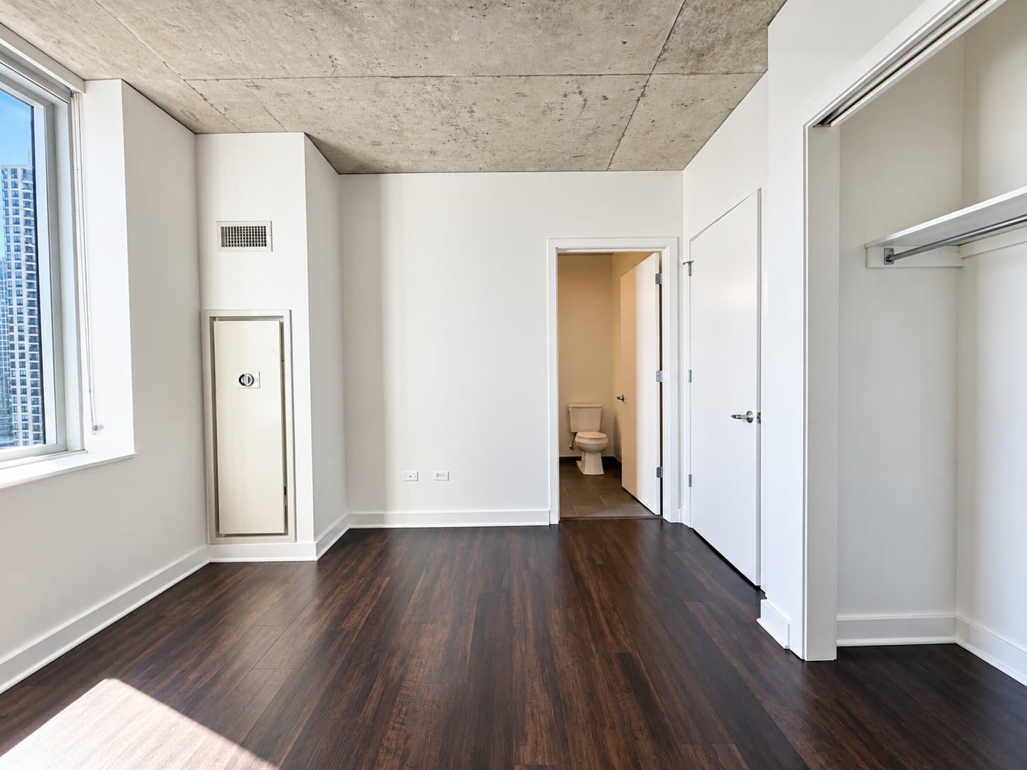 Chicago Condo: 222 W Illinois