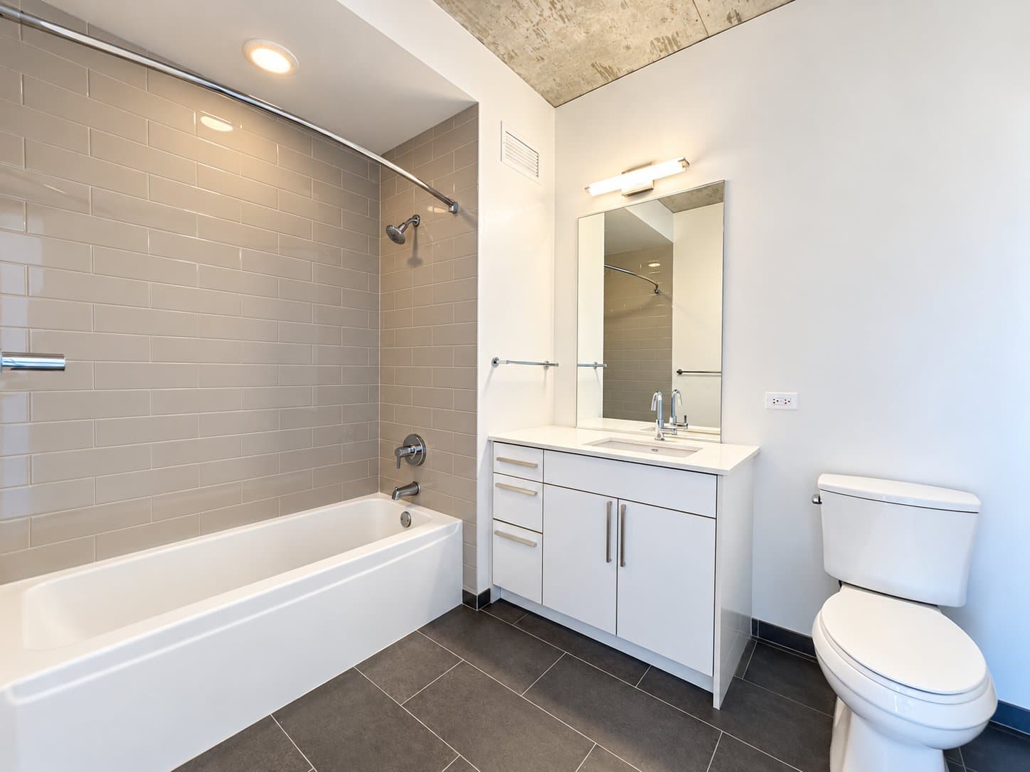 Chicago Condo: 222 W Illinois