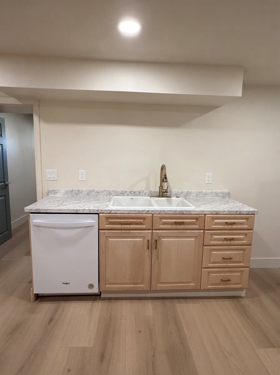 Sandy House: 1717 E Ski View Dr