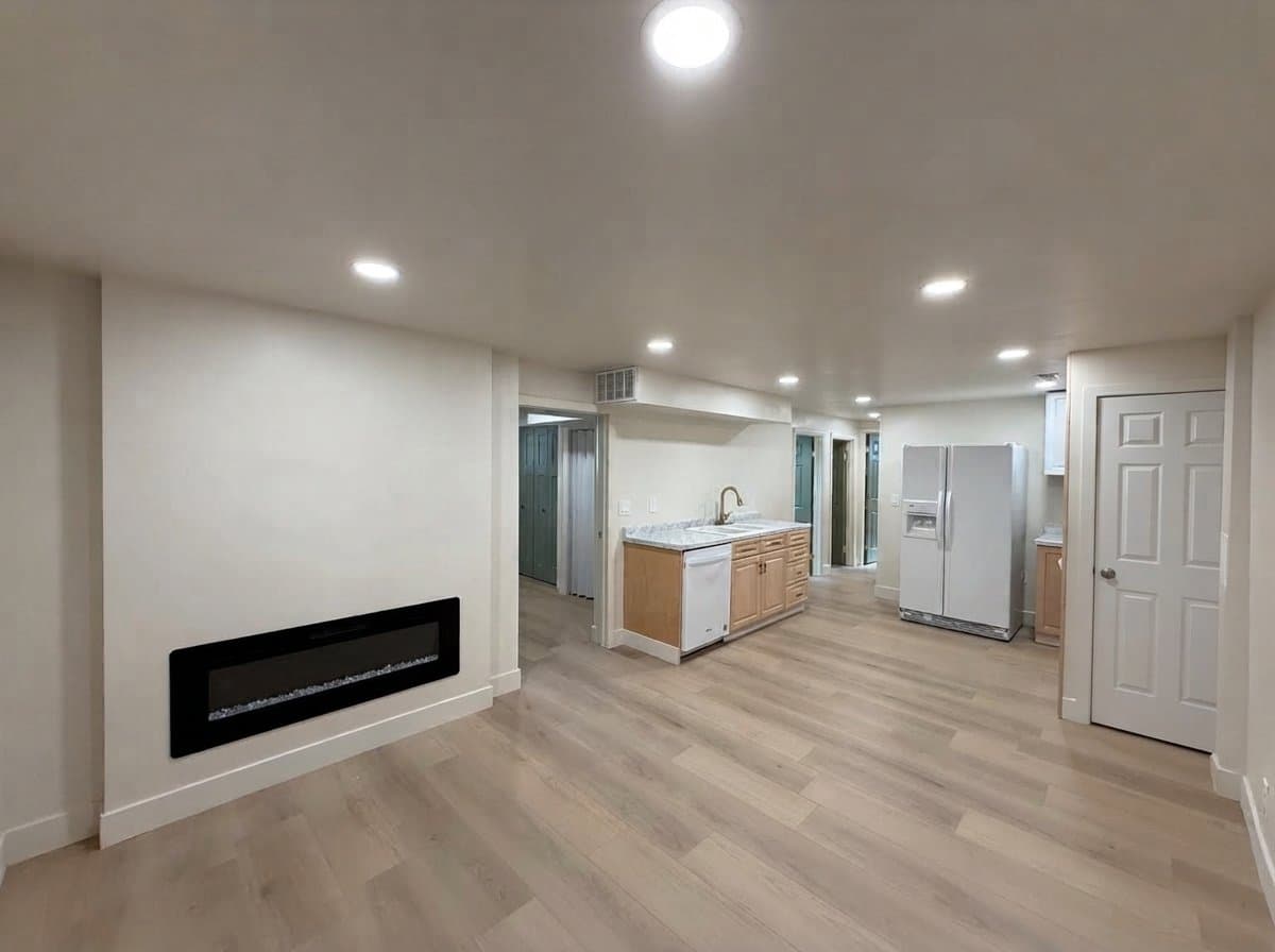 Sandy House: 1717 E Ski View Dr