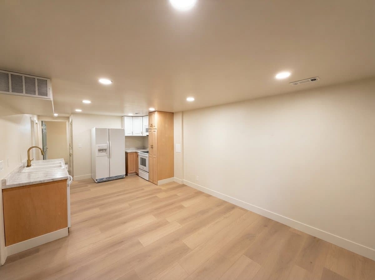 Sandy House: 1717 E Ski View Dr