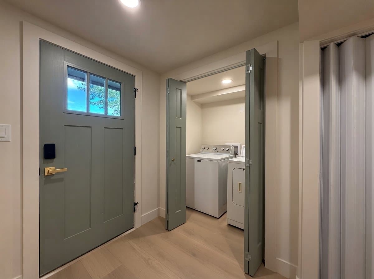 Sandy House: 1717 E Ski View Dr