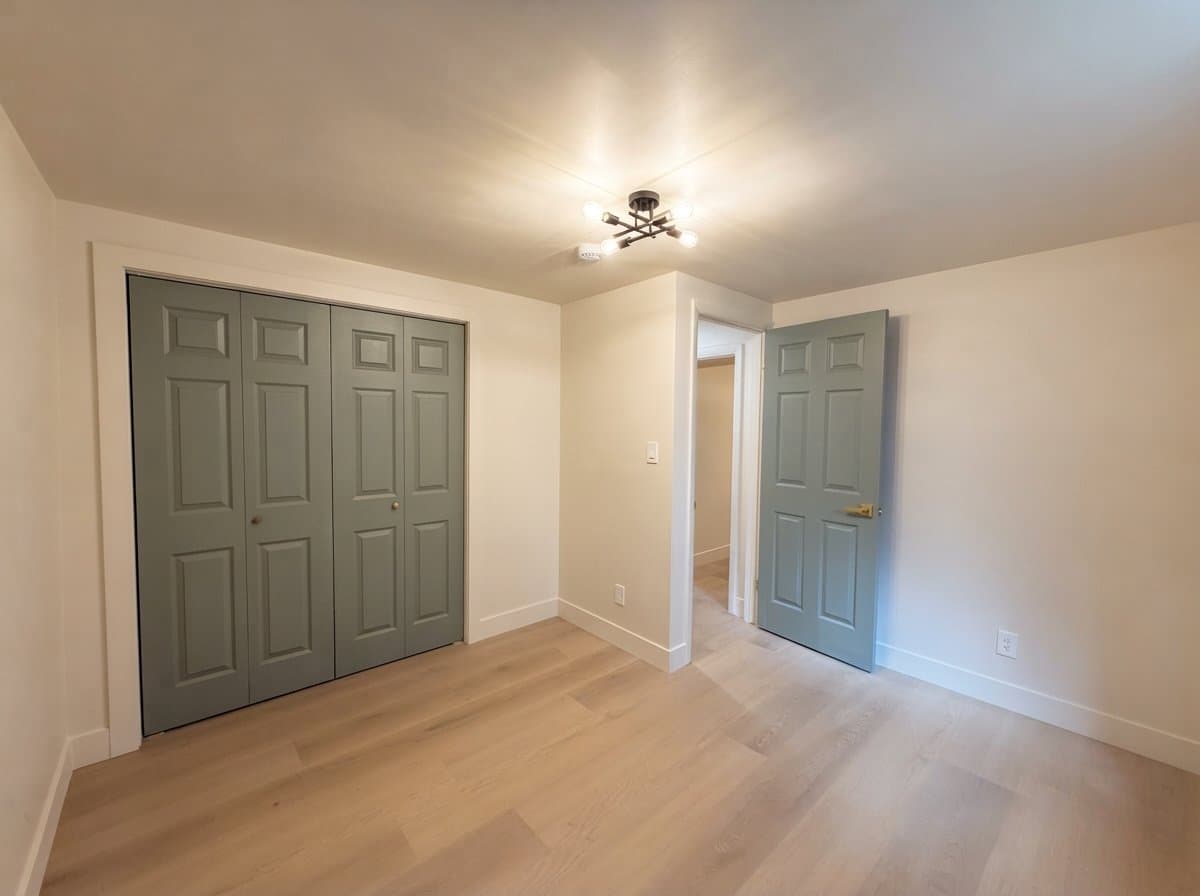 Sandy House: 1717 E Ski View Dr