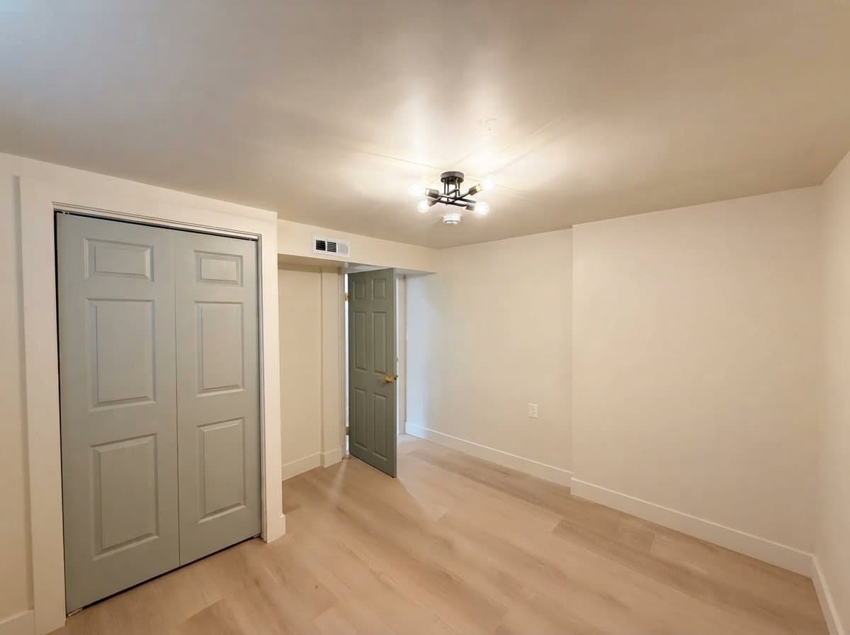 Sandy House: 1717 E Ski View Dr