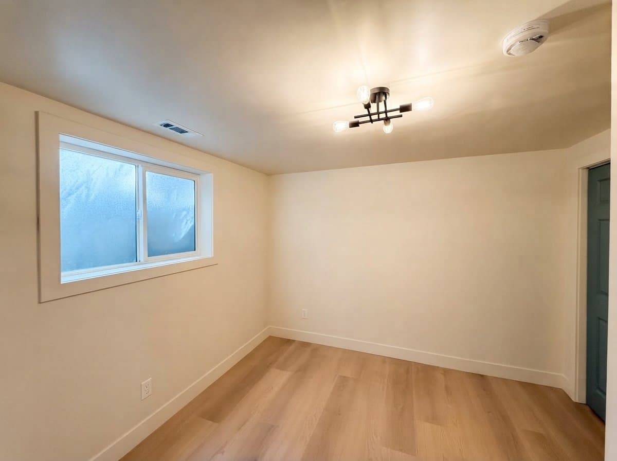 Sandy House: 1717 E Ski View Dr