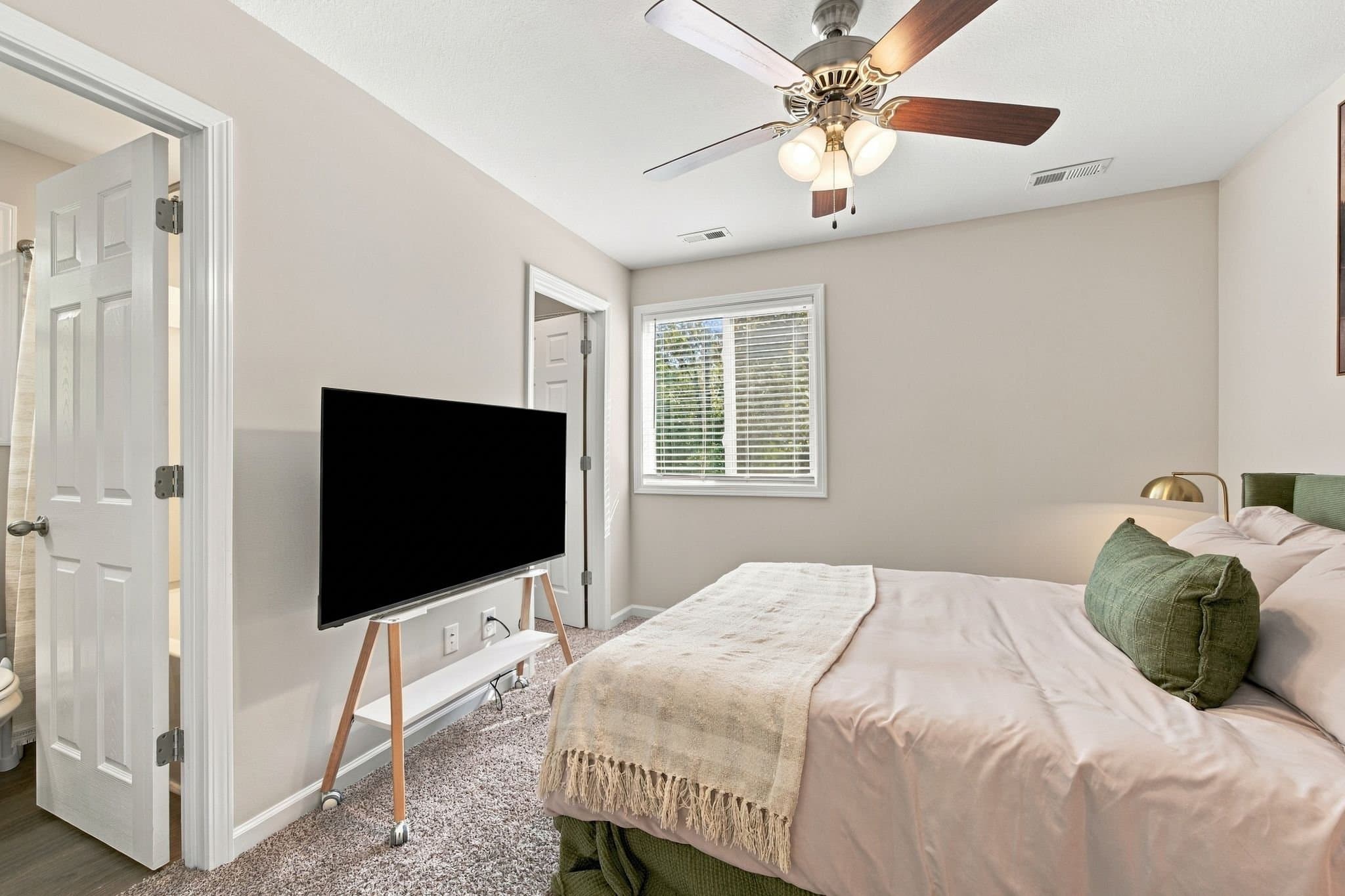 Clarksville Townhome: 222 Cave Street