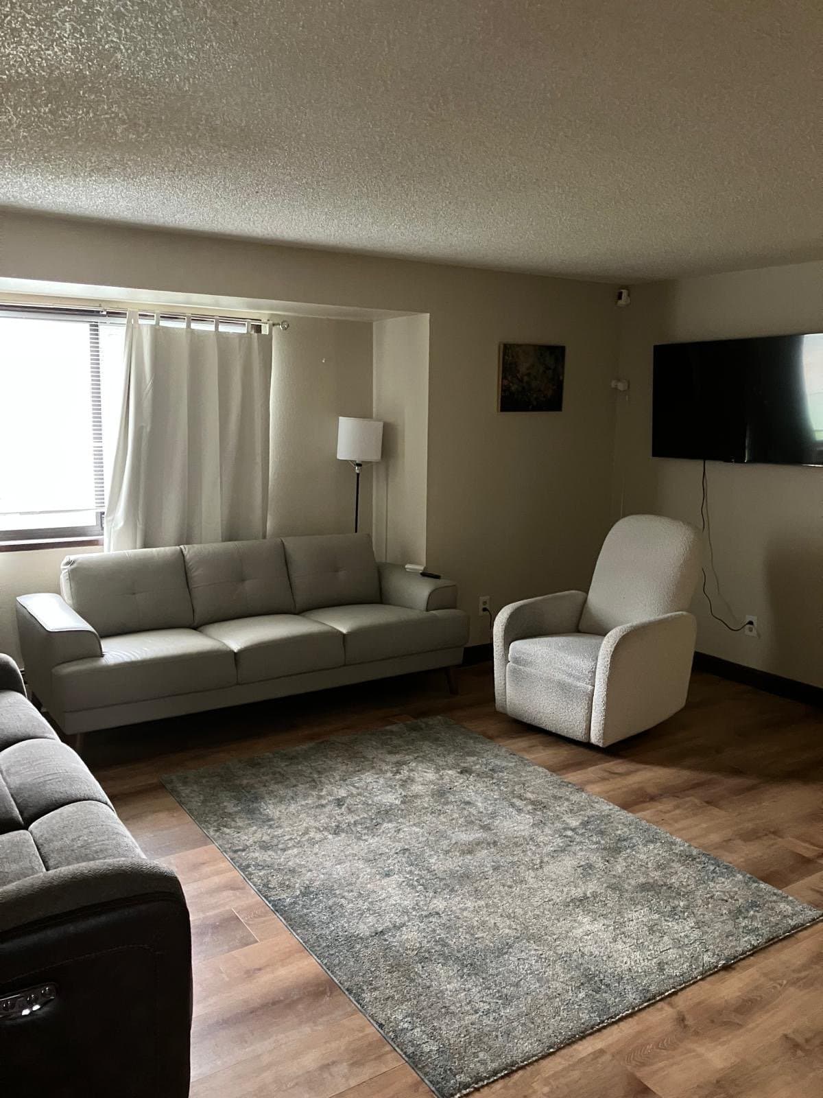 Anchorage Multiplex: 1808 Juneau Dr