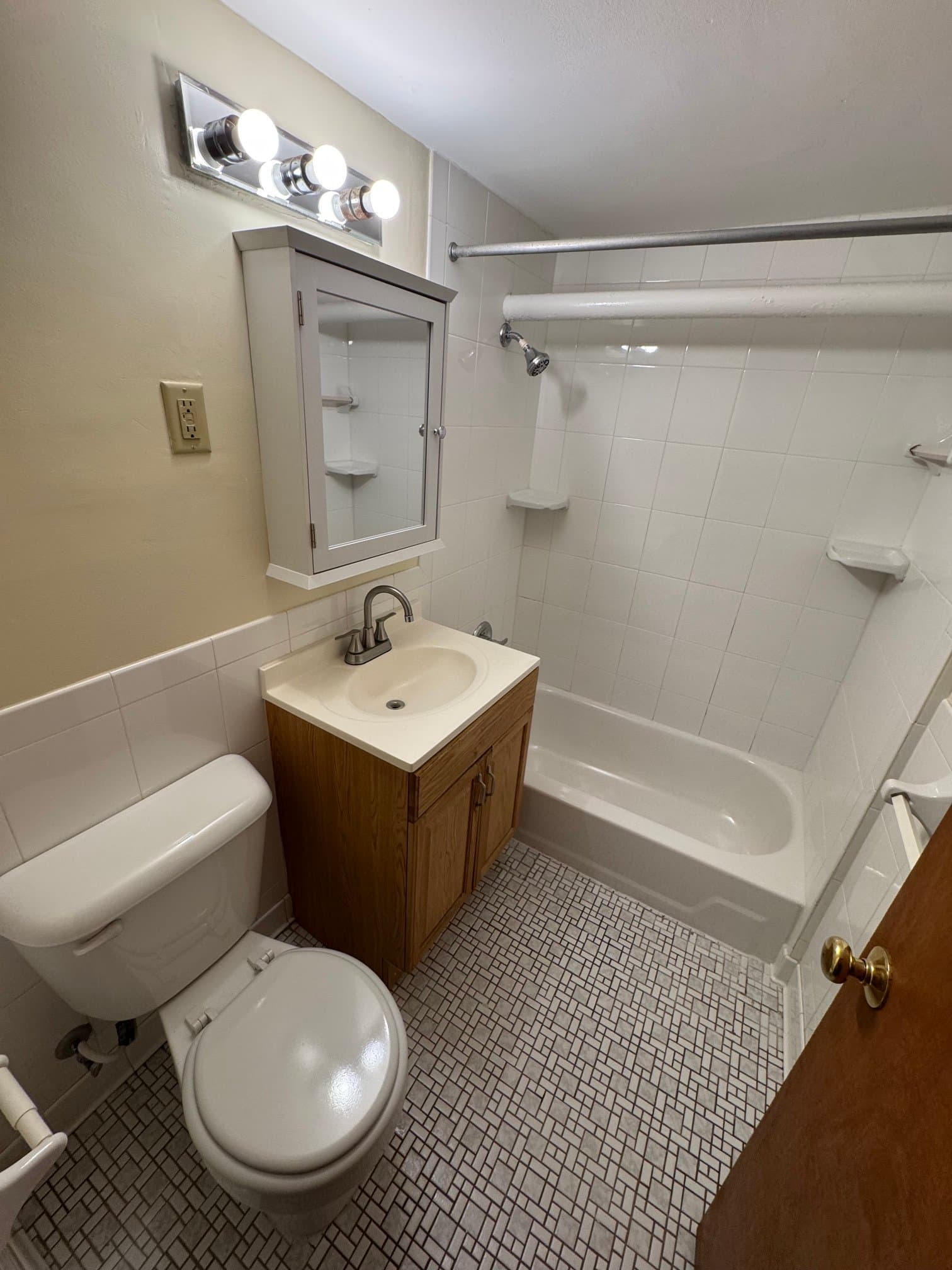 Saint Paul Apartment: 1720 ashland ave