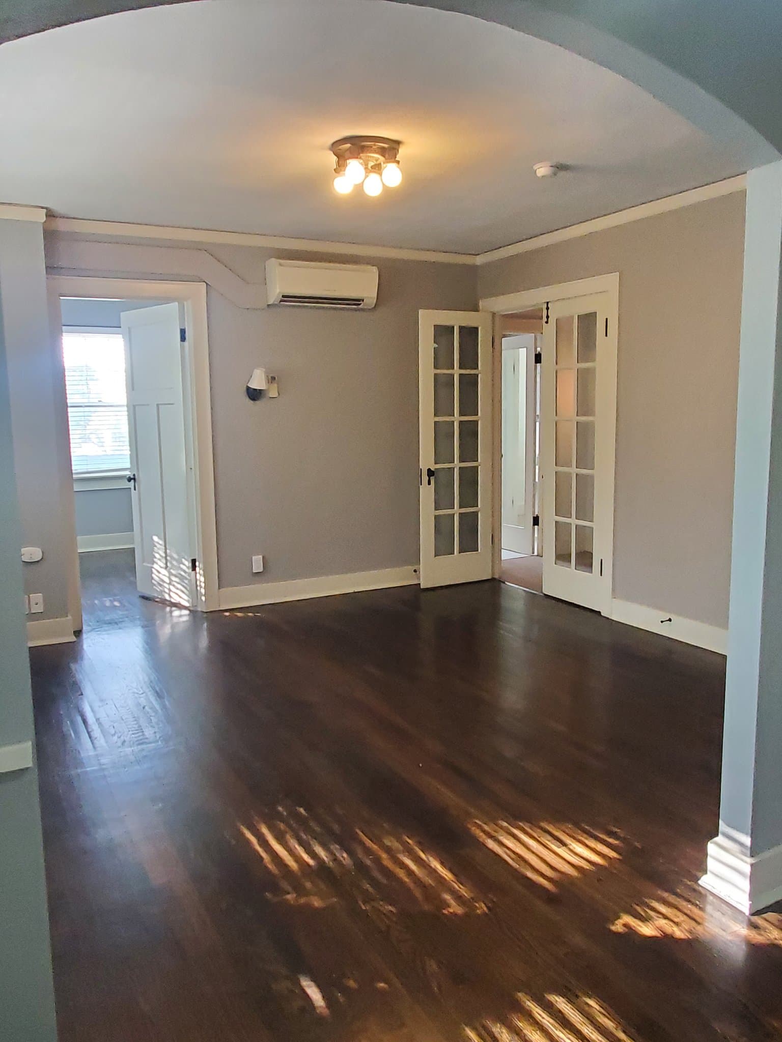 SPRINGFIELD Single Room: 1235 E ELM