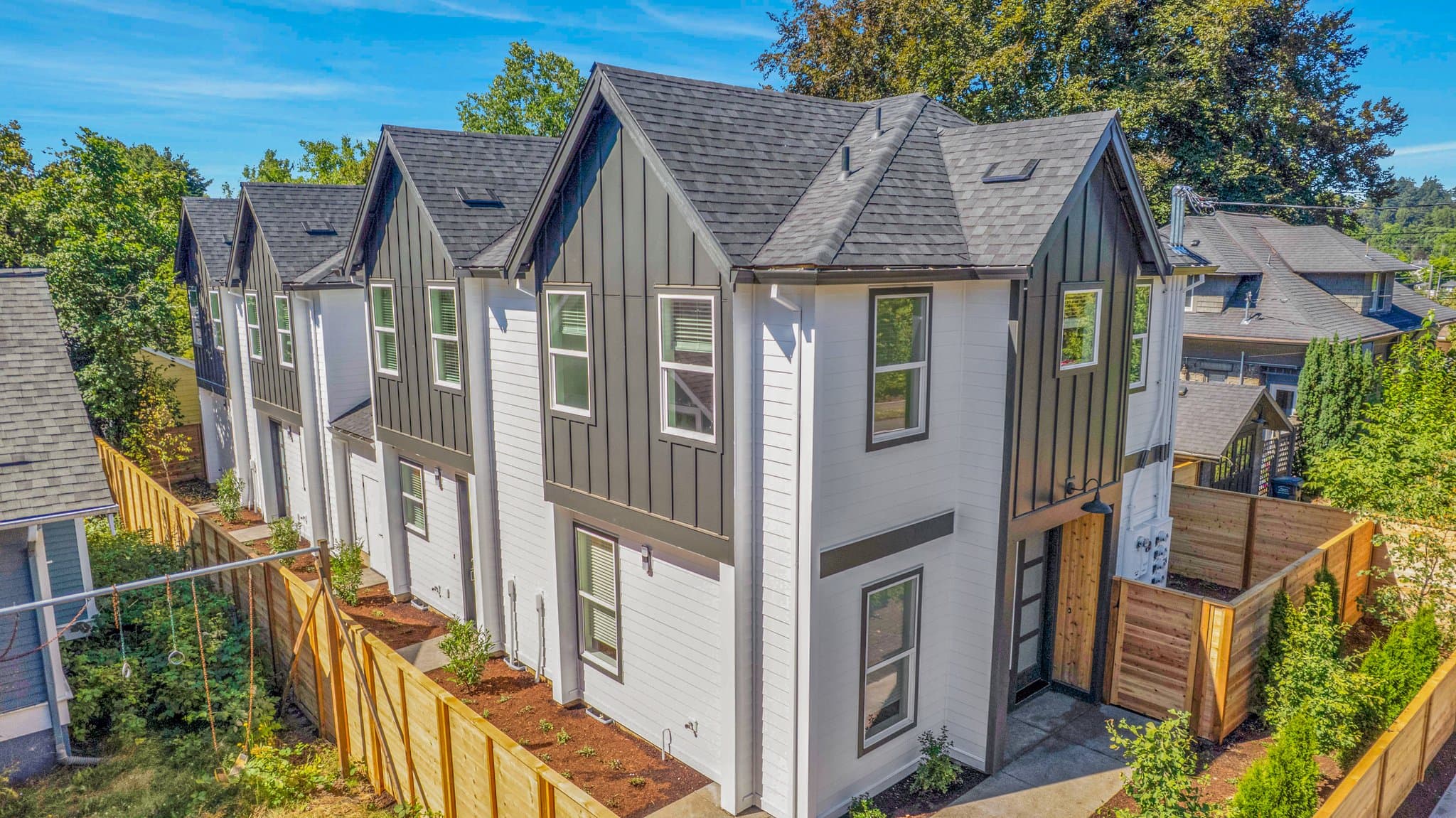 Portland Townhome: 8426 E Burnside St