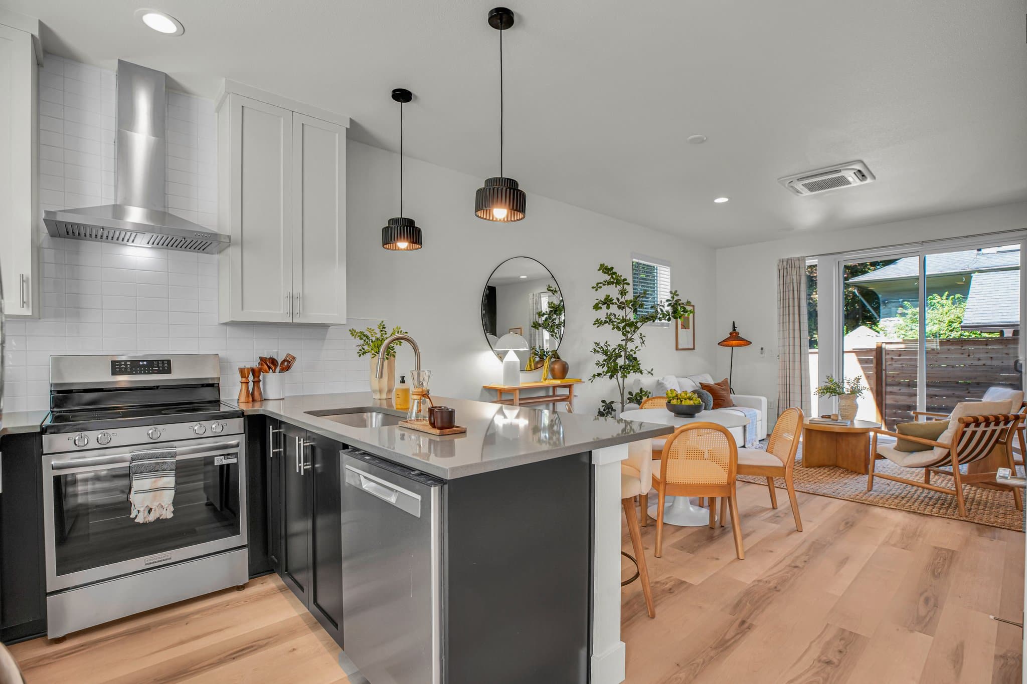 Portland Townhome: 8426 E Burnside St