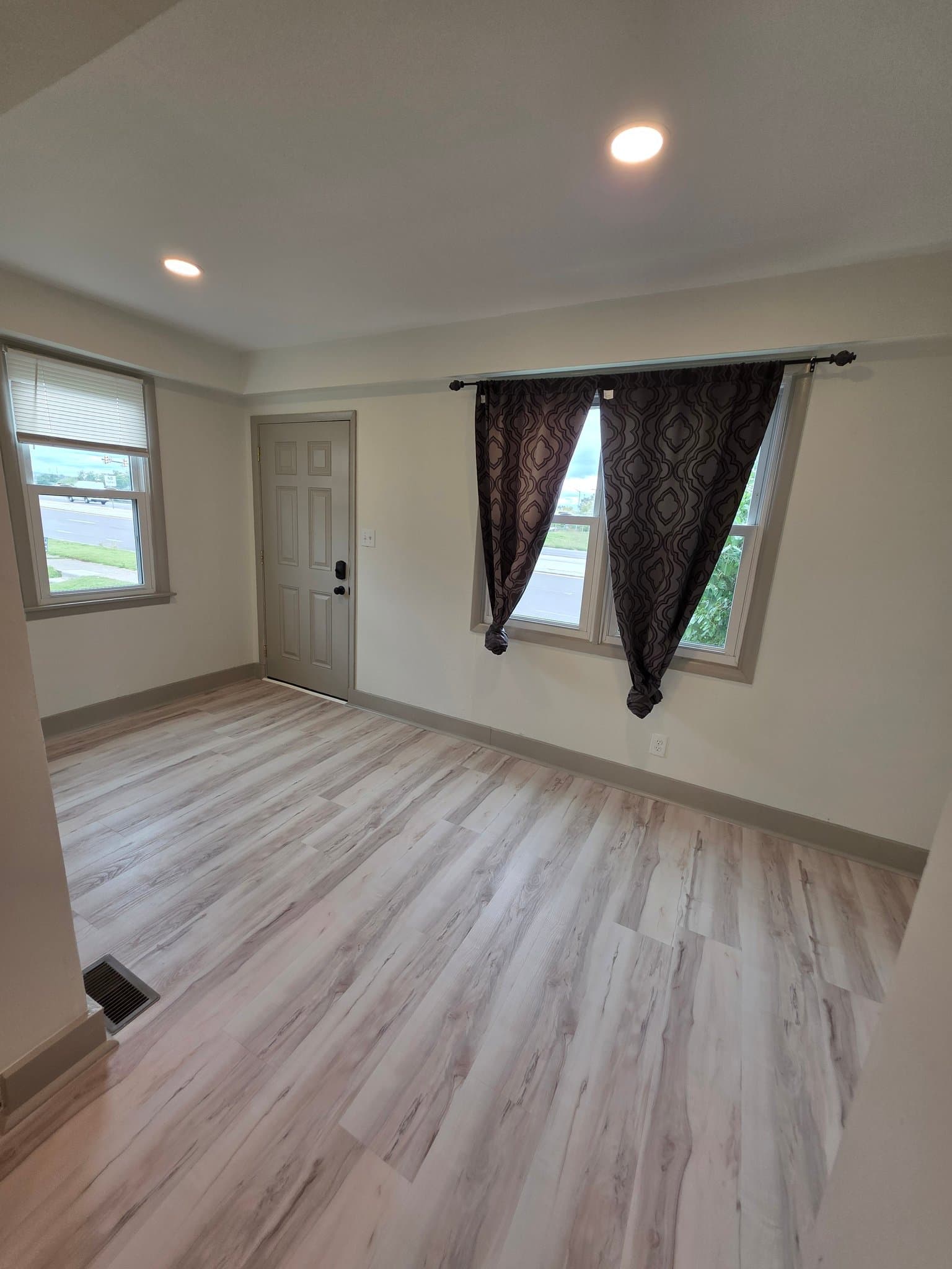 Camp Hill House: 503 S 32nd St