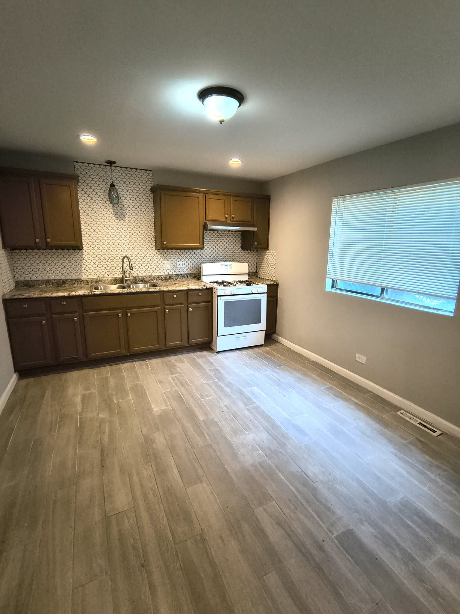 Hazel Crest Townhome: 2131 171st St