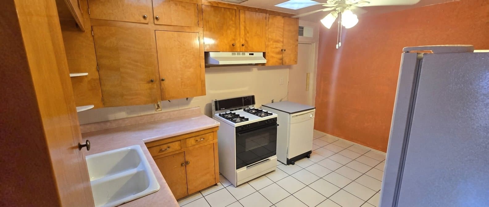 El Paso House: 4701 Leeds Ave