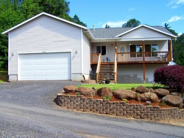 White Salmon House: 106 Manly