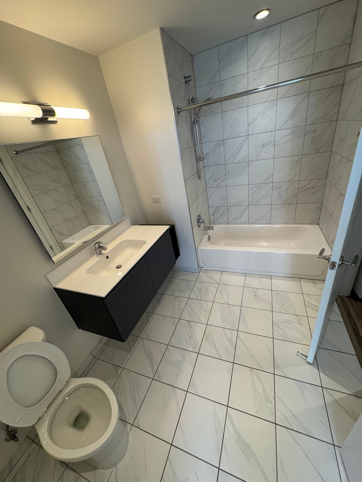 Chicago Condo: 130 W Chicago