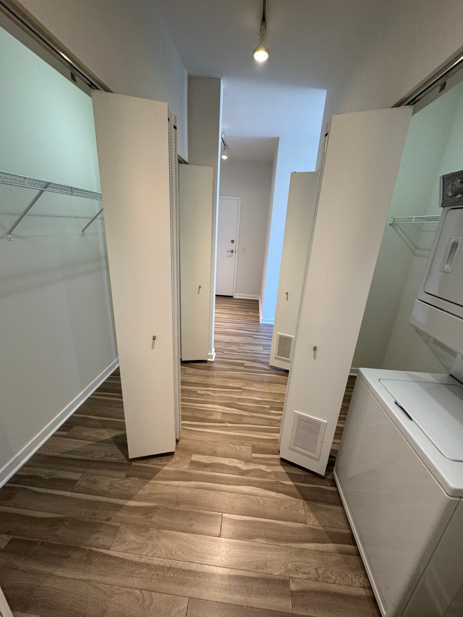 Chicago Condo: 130 W Chicago