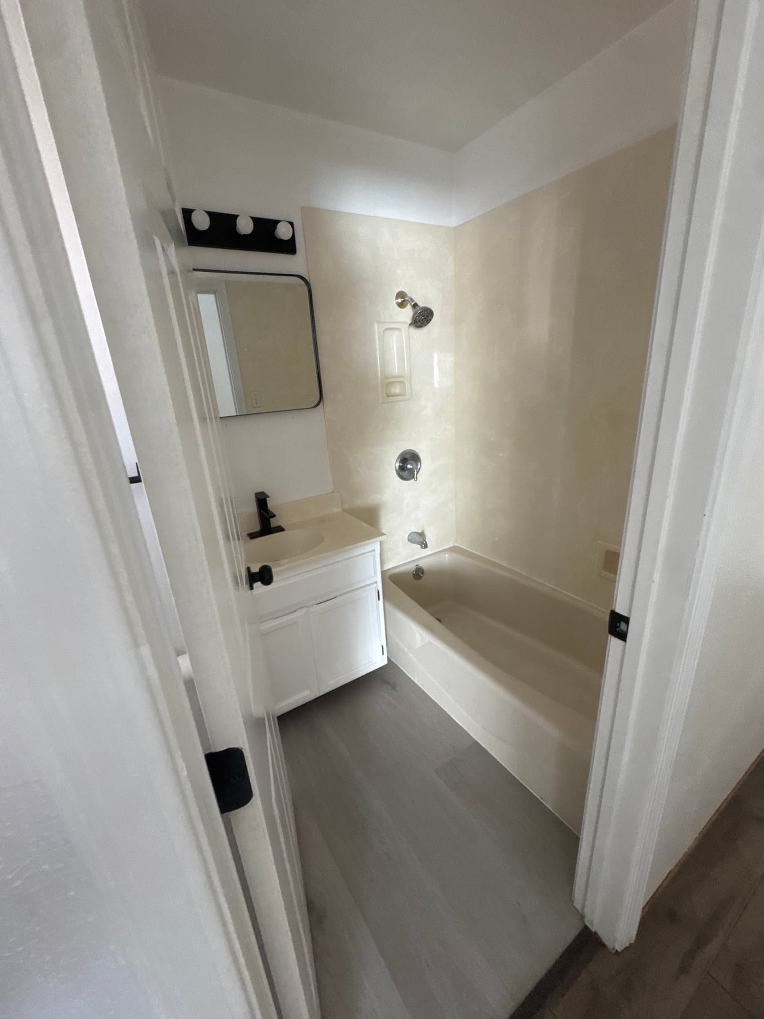 Vallejo House: 442 Pomona Ave