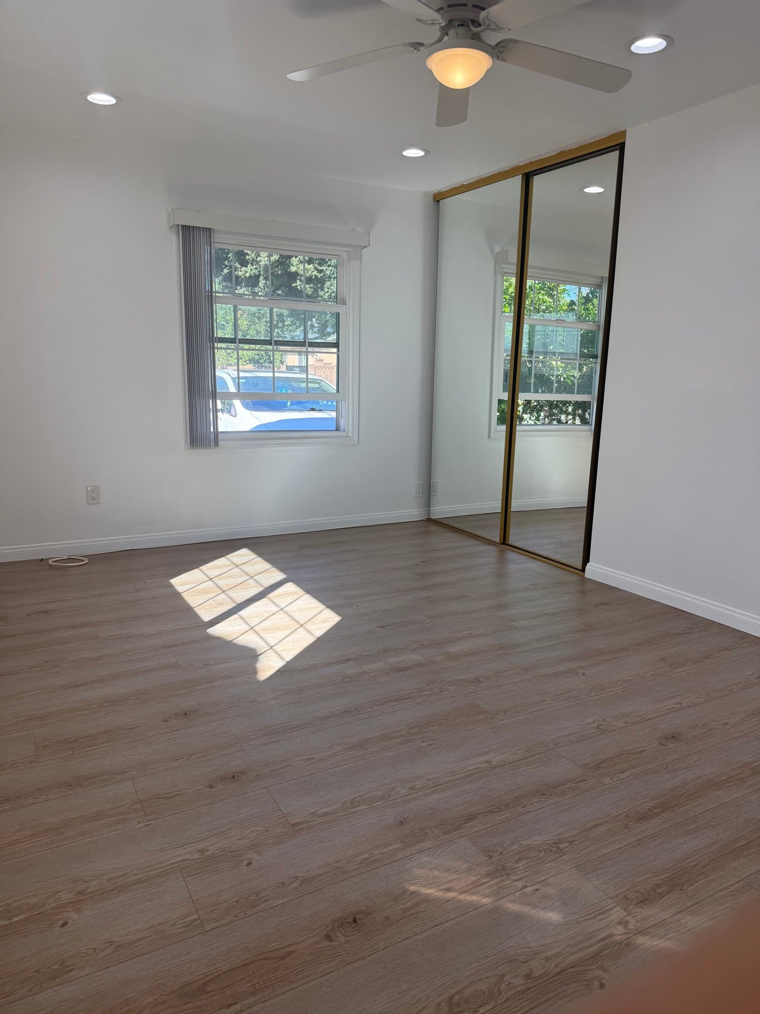 West hills House: 23048 hartland St