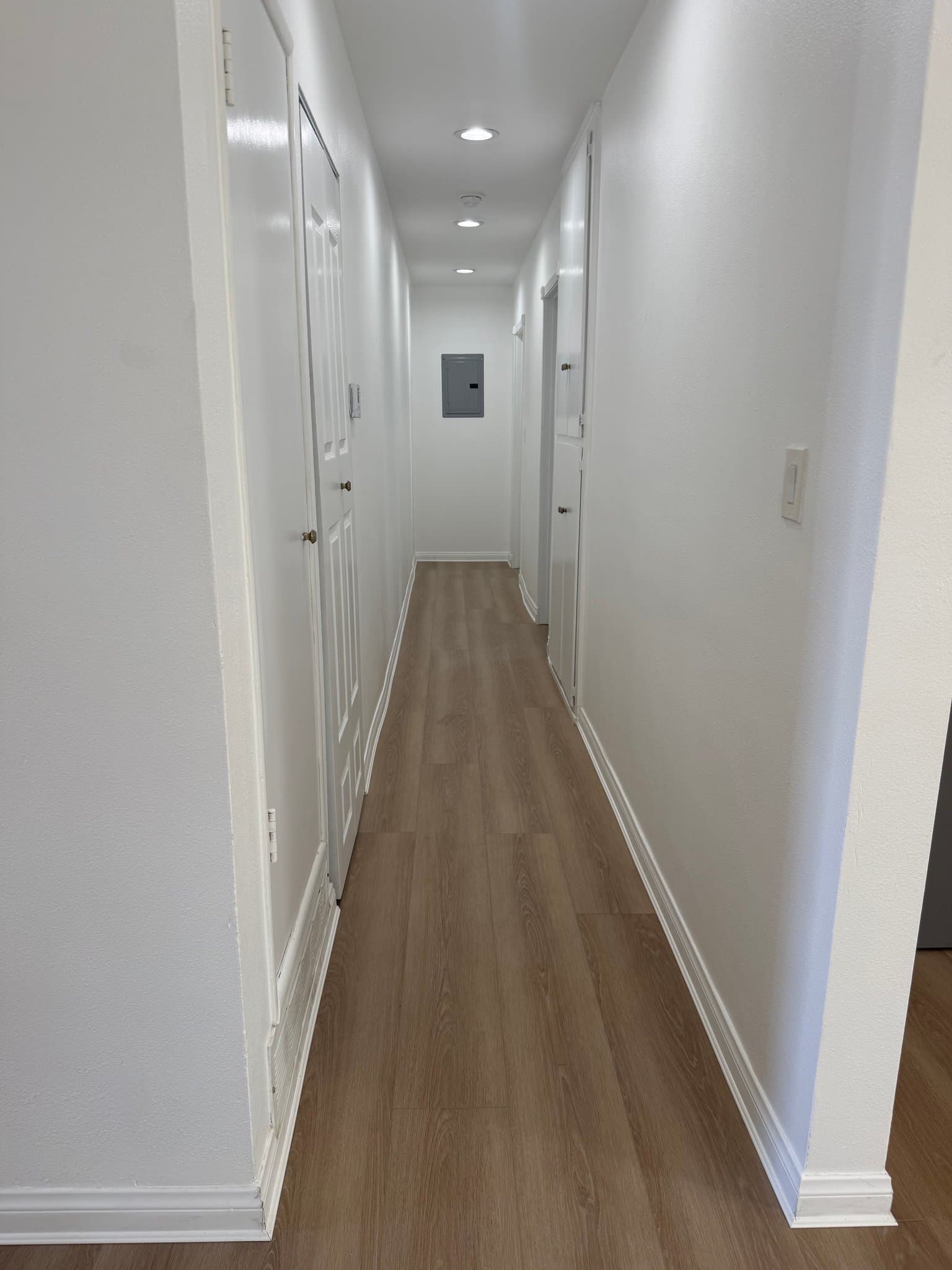 West hills House: 23048 hartland St