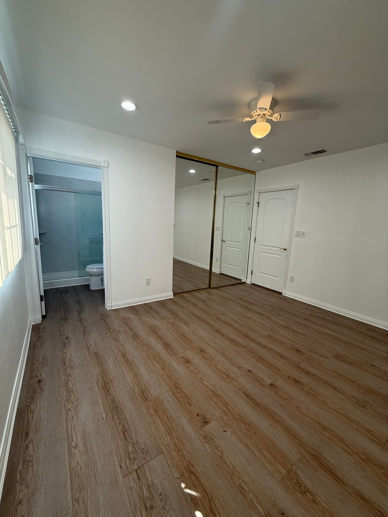 West hills House: 23048 hartland St