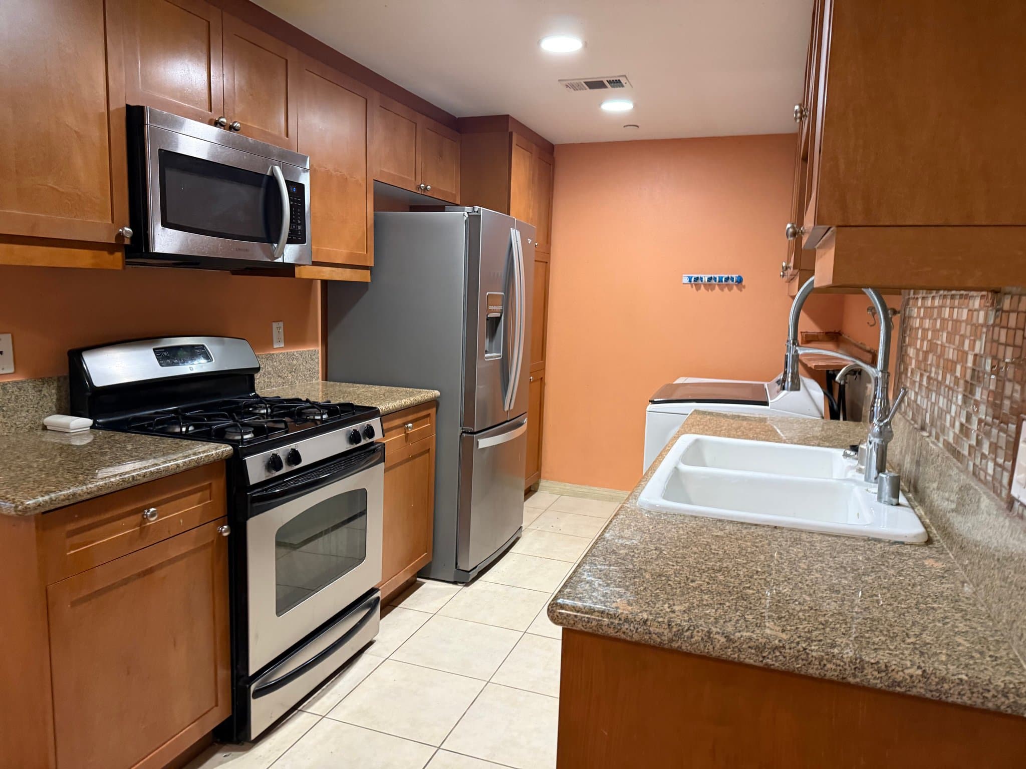 Fountain Valley Condo: 17230 Newhope St