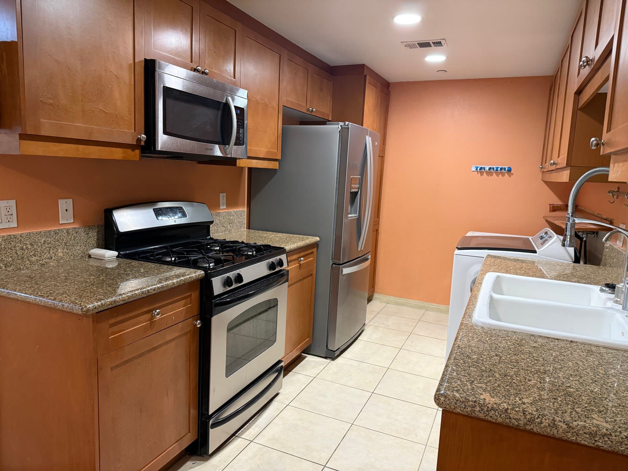 Fountain Valley Condo: 17230 Newhope St