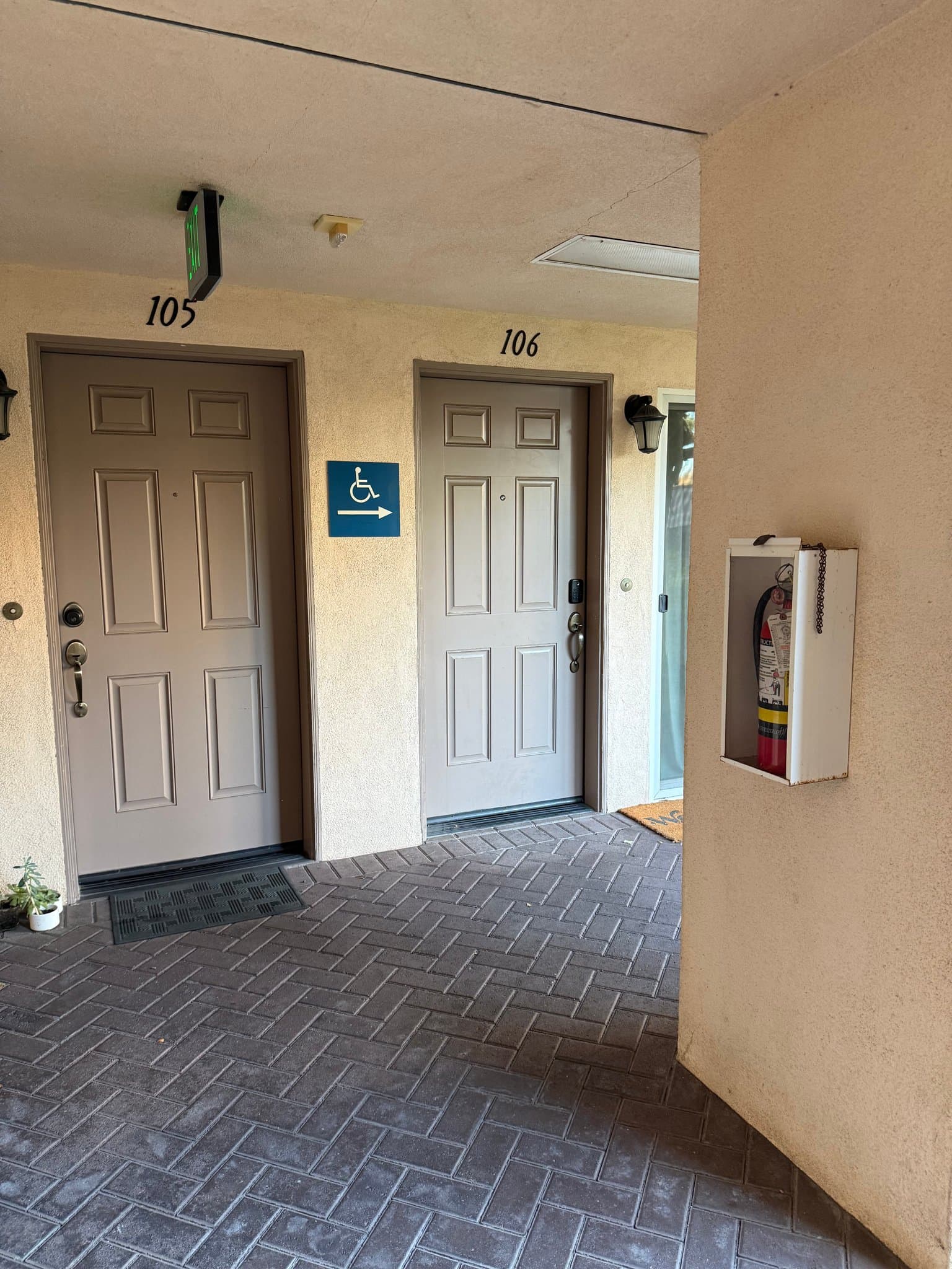 Fountain Valley Condo: 17230 Newhope St