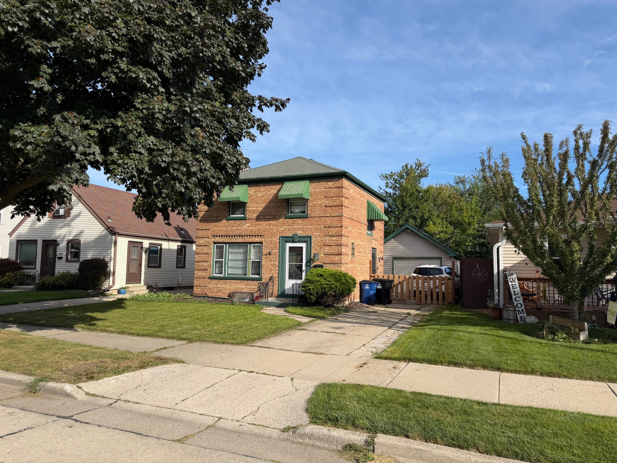 Racine House: 2324 Dwight St