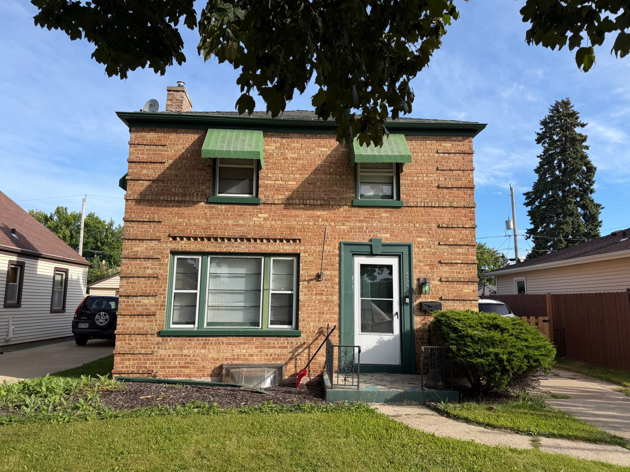Racine House: 2324 Dwight St