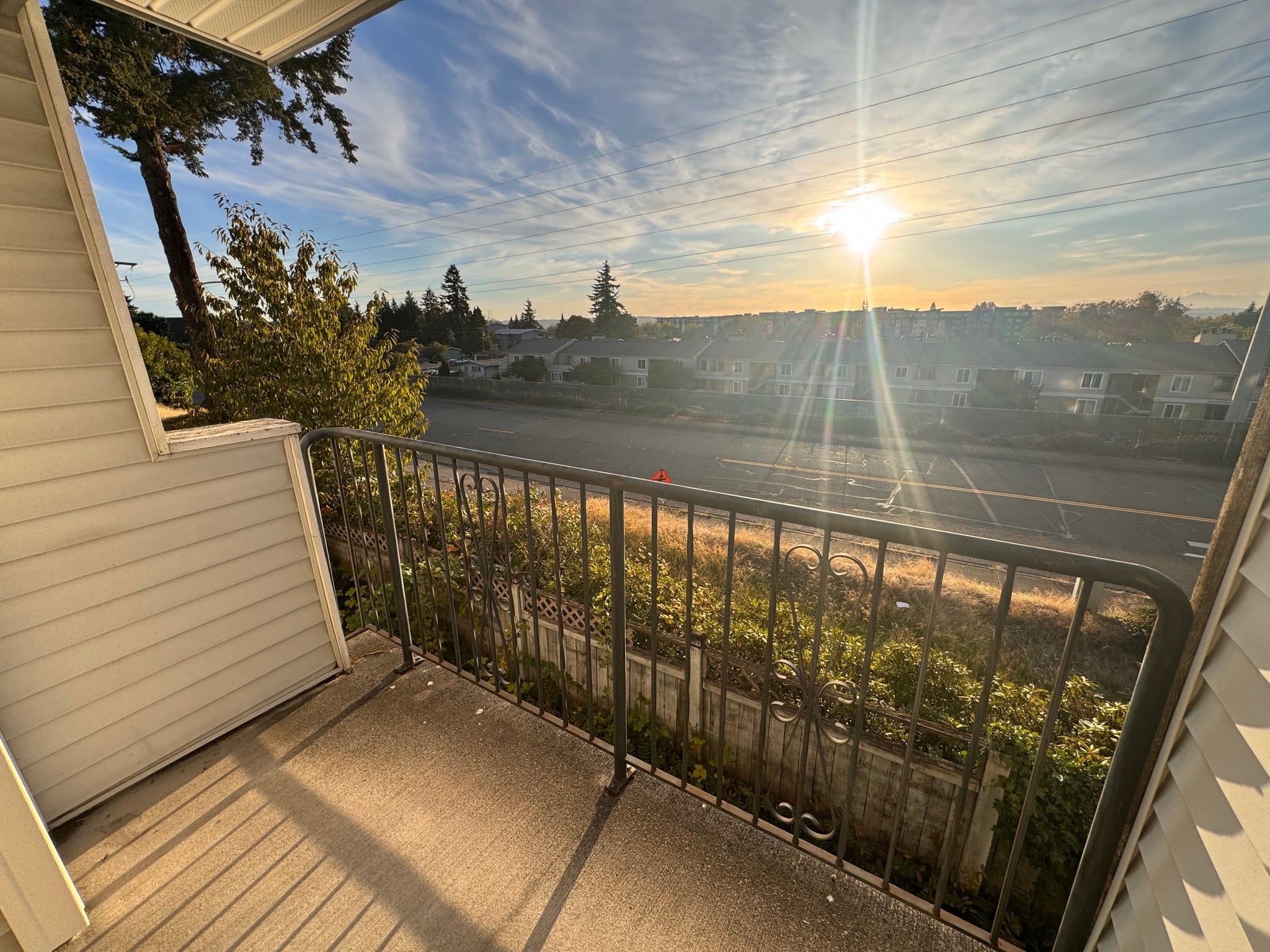 Renton Condo: 1160 Monroe Ave NE