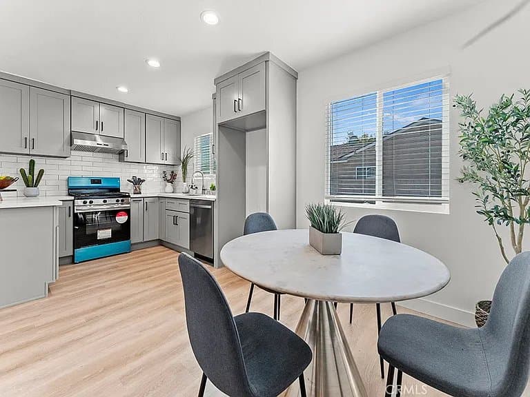 Tustin House: 1056 Walter Avenue