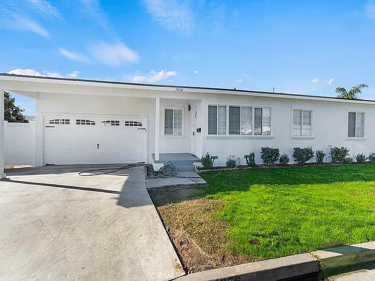 Tustin House: 1056 Walter Avenue