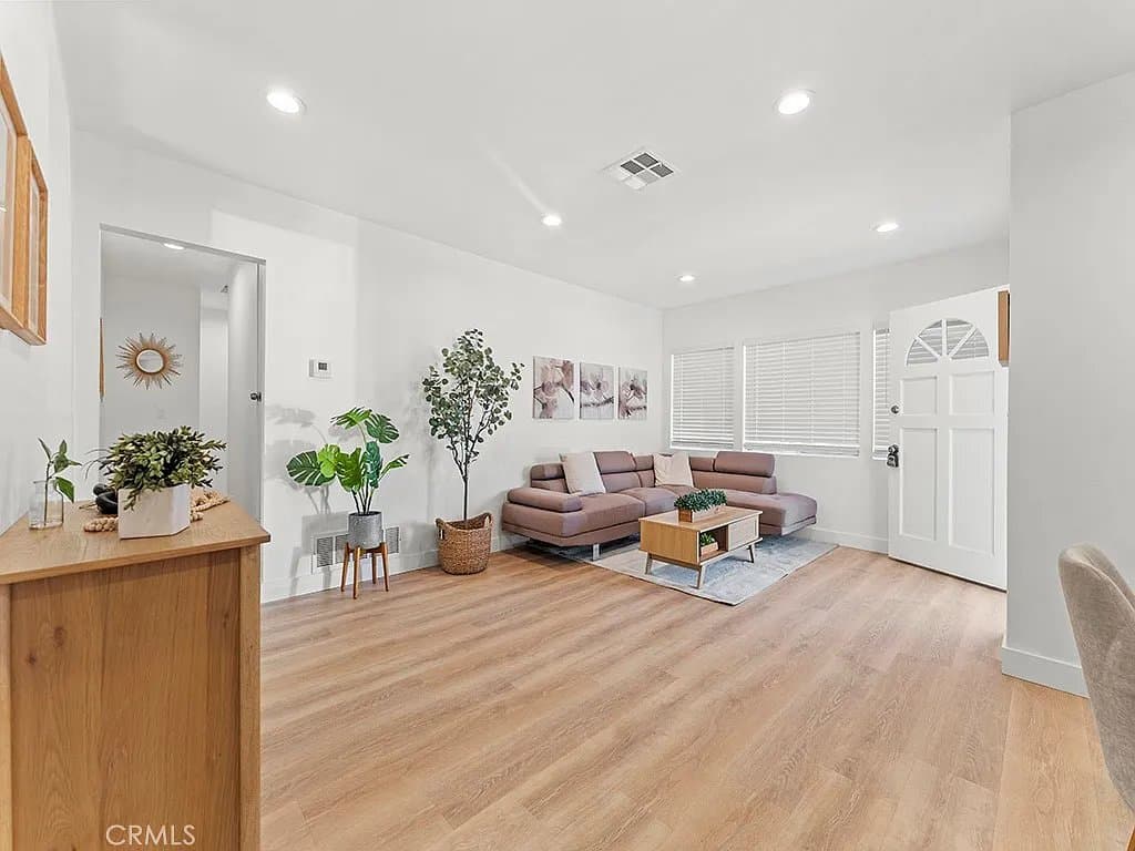 Tustin House: 1056 Walter Avenue