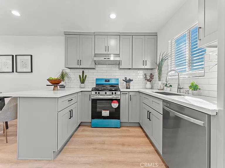Tustin House: 1056 Walter Avenue