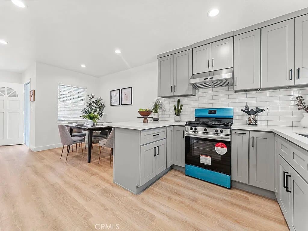 Tustin House: 1056 Walter Avenue