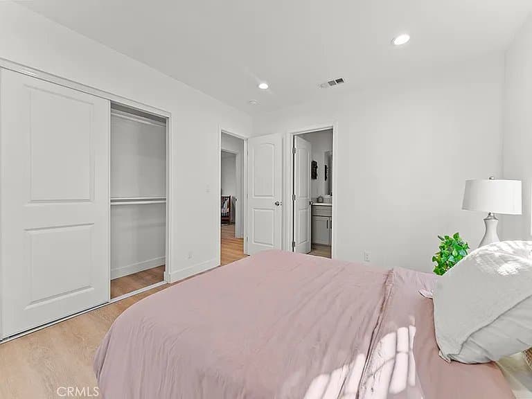 Tustin House: 1056 Walter Avenue