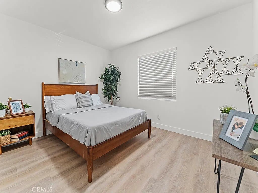 Tustin House: 1056 Walter Avenue