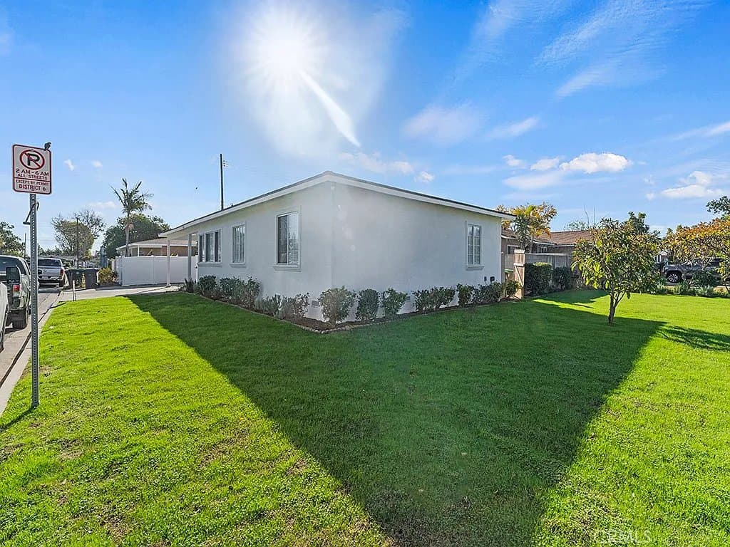 Tustin House: 1056 Walter Avenue