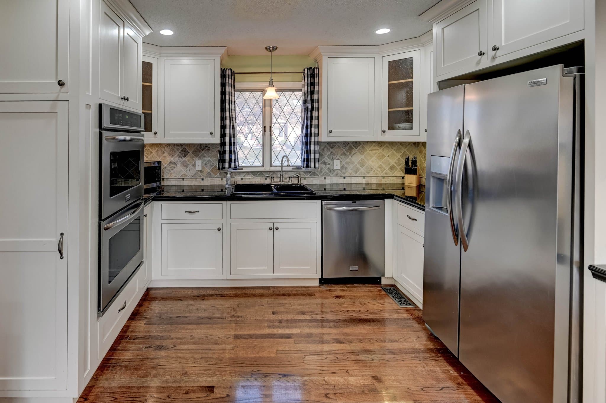 Blue Springs House: 1215 NW 12th St