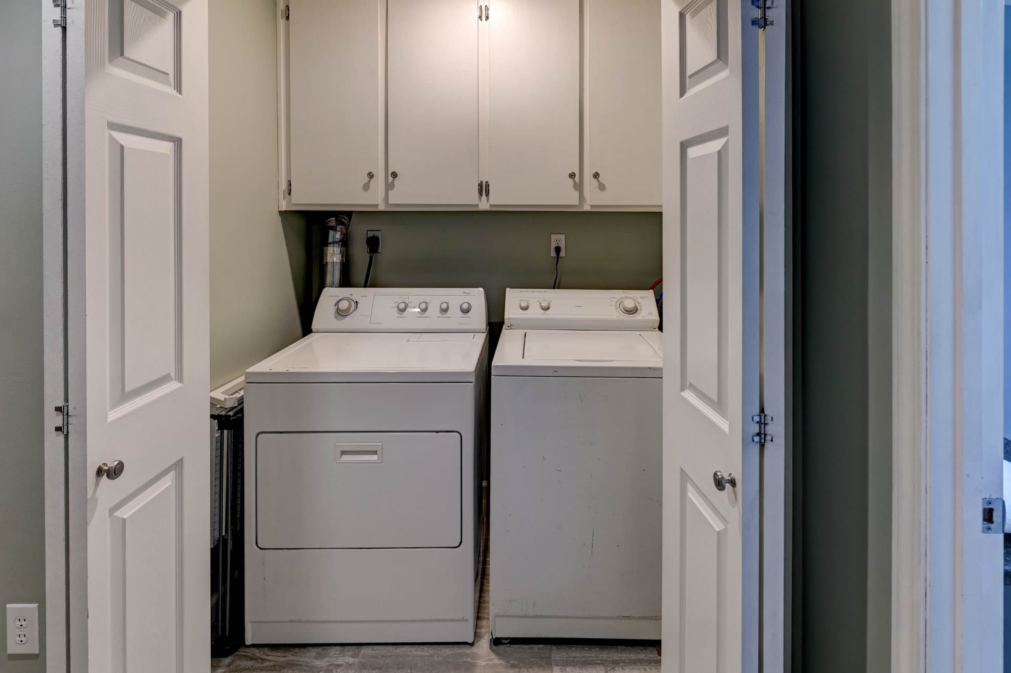 Blue Springs House: 1215 NW 12th St