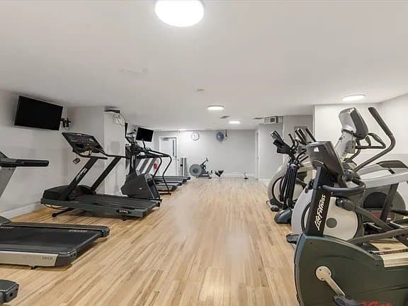 Chicago Apartment: 3600 N Lake Shore Dr APT 2220,