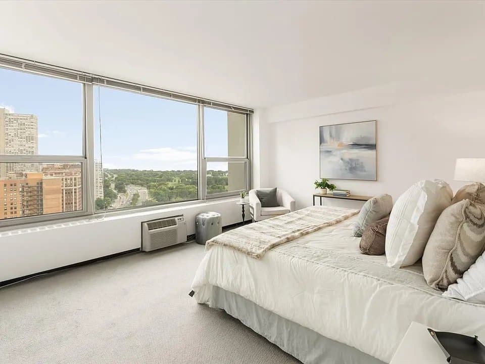 Chicago Apartment: 3600 N Lake Shore Dr APT 2220,