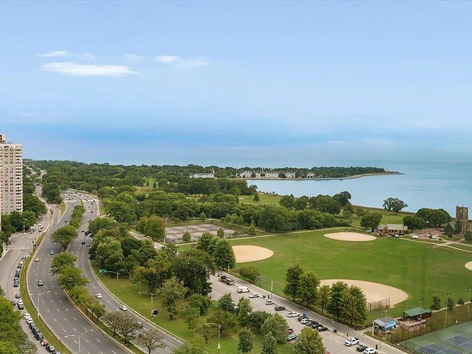 Chicago Apartment: 3600 N Lake Shore Dr APT 2220,