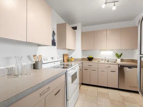 Chicago Apartment: 3600 N Lake Shore Dr APT 2220,