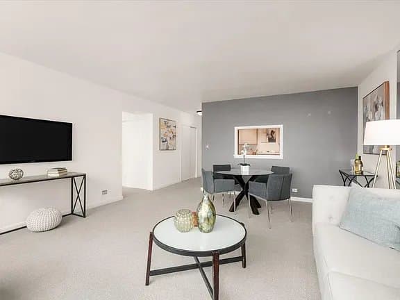 Chicago Apartment: 3600 N Lake Shore Dr APT 2220,