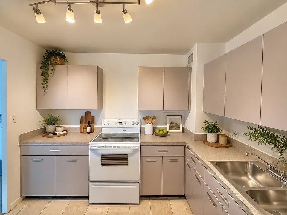 Chicago Apartment: 3600 N Lake Shore Dr APT 2220,